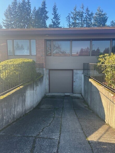 More Photos Of 6016-6026 204th St SW, Lynnwood Flex For Lease
