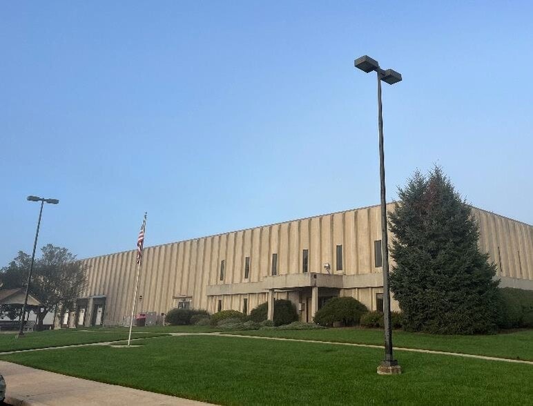 Primary Photo Of 1062 MacArthur Rd, Reading Warehouse For Lease