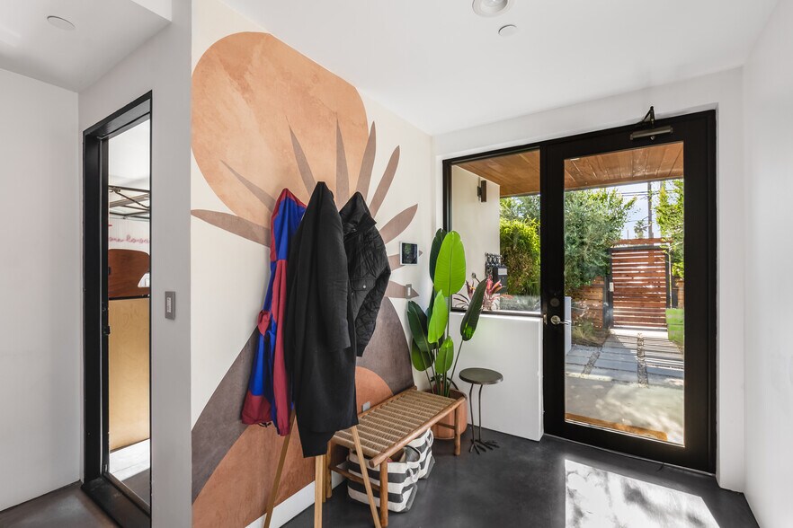 More Photos Of 2478 Penmar Ave, Venice Dormitory For Sale