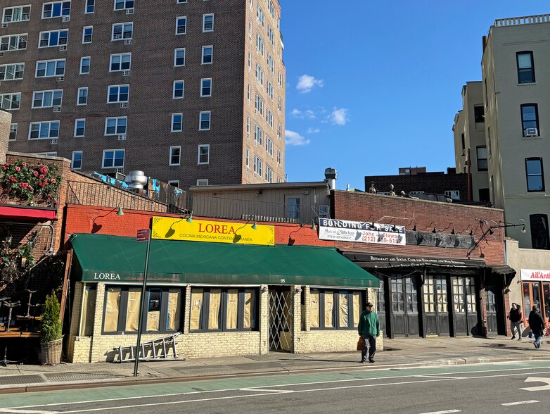 Primary Photo Of 91-95 7th Ave S, New York Restaurant For Lease