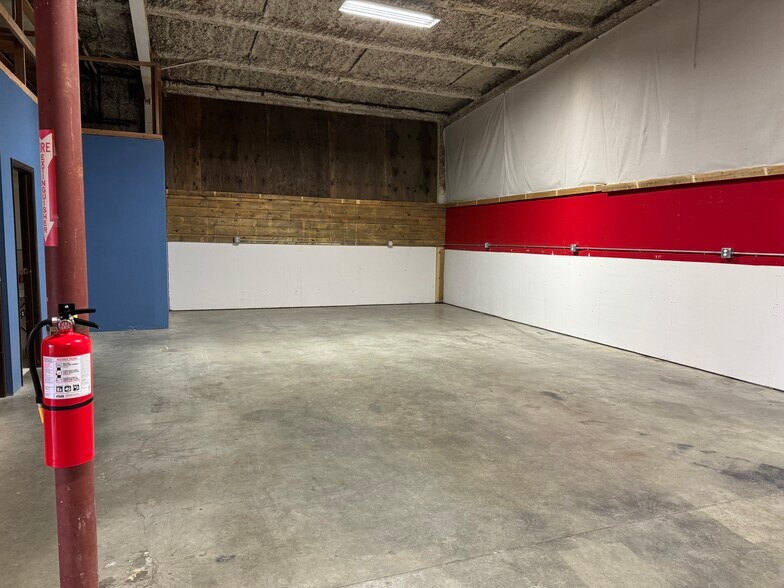 More Photos Of 11887 Kenai Spur Hwy, Kenai Freestanding For Lease