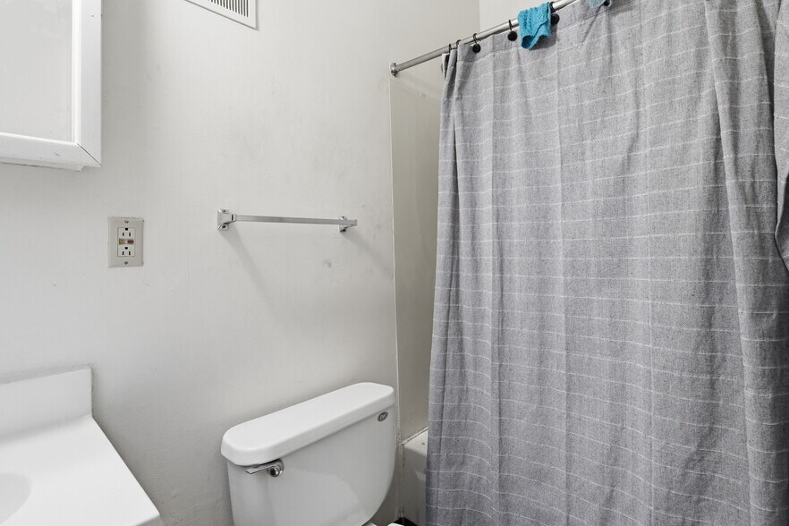 More Photos Of 215 S Braddock Ave, Pittsburgh Apartments For Sale