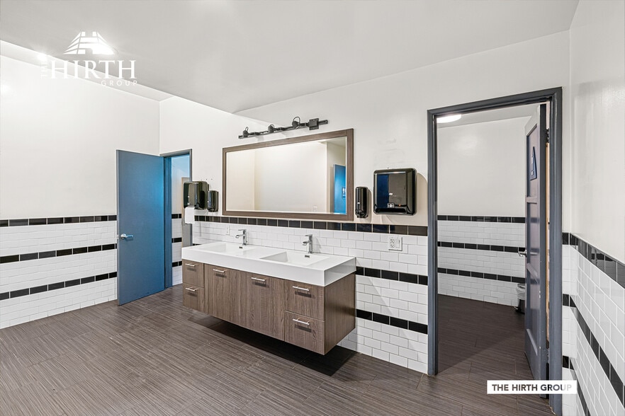 More Photos Of 5358 Cartwright Ave, North Hollywood Warehouse For Sale