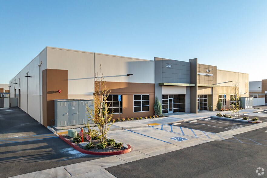 More Photos Of 37371 Industry Way, Murrieta Unknown For Lease
