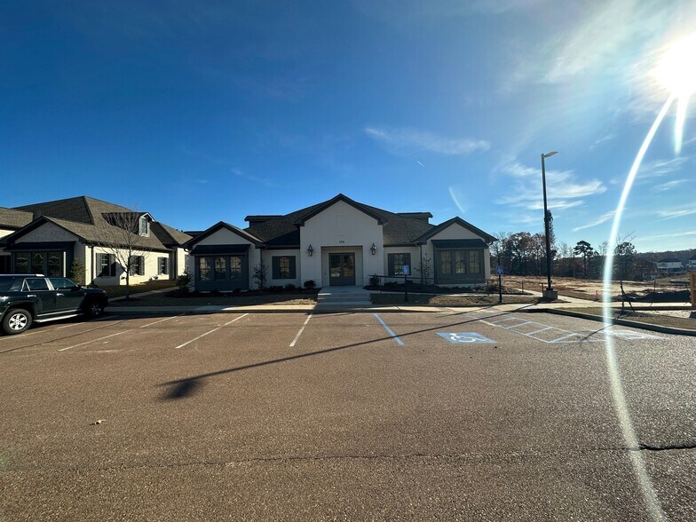 More Photos Of 406 Enterprise Dr, Oxford Office For Sale