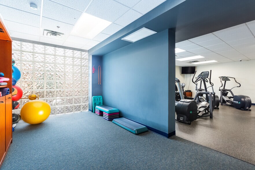 More Photos Of 153 S Main St, Newtown Medical For Lease