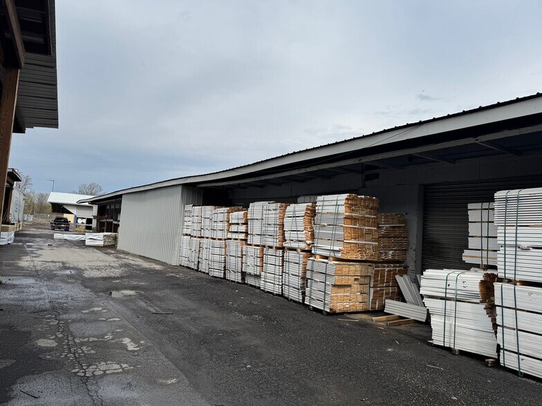 More Photos Of 529-531 Erie W blvd, Rome Industrial For Sale