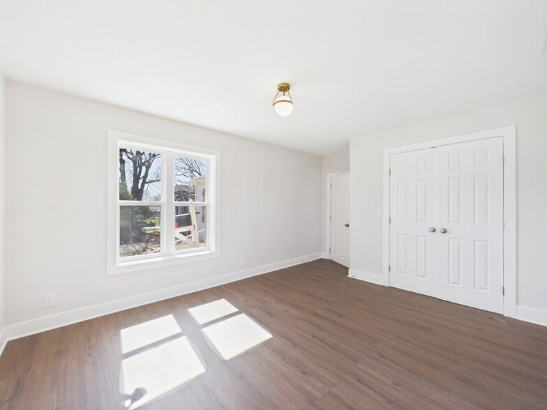 More Photos Of 6310 Ash Ave, Raytown Freestanding For Lease