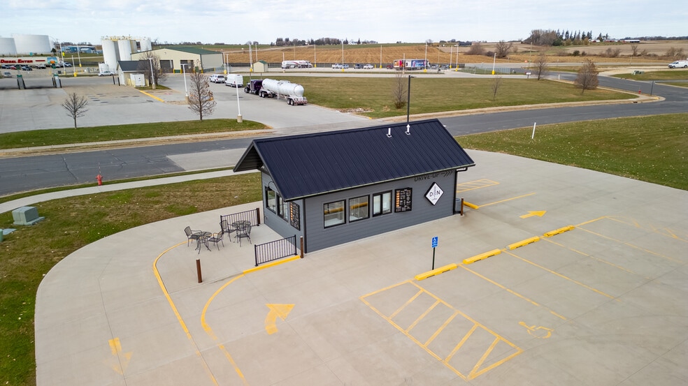 More Photos Of 331 Sandstone Dr NW, Eyota Fast Food For Sale