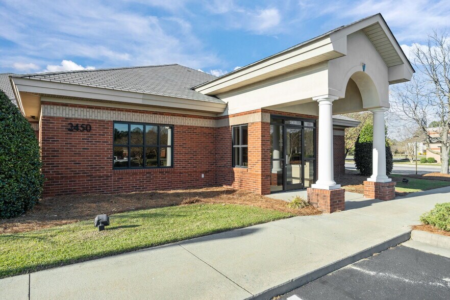 More Photos Of 2450 Emerald Pl, Greenville Medical For Lease