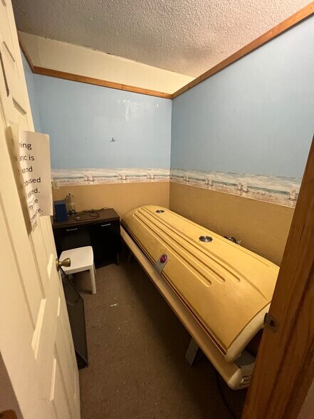 More Photos Of 28 Mullin Hill Rd, Spruce Pine Flex For Sale