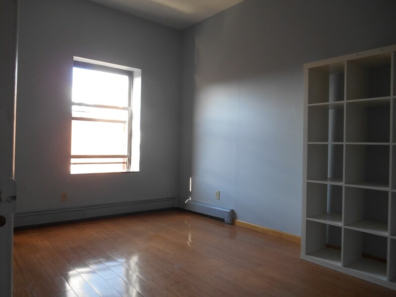 More Photos Of 358 Grove St, Jersey City Storefront Retail Residential For Lease