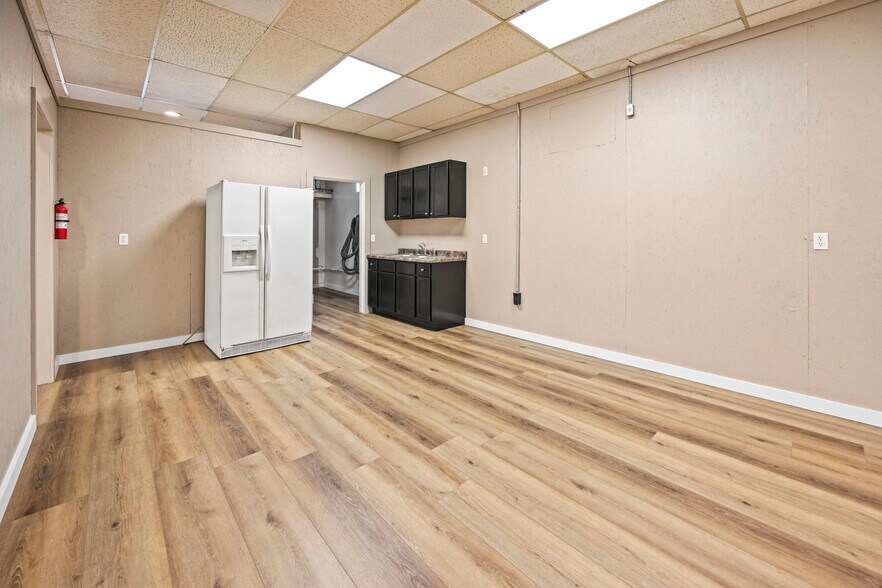 More Photos Of 518 Jefferson St, Fulton Flex For Lease