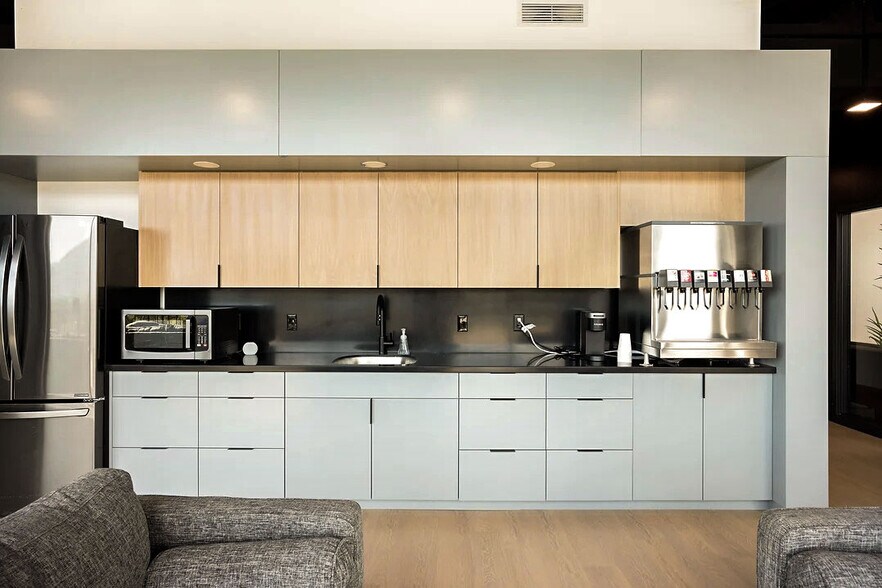 More Photos Of 10718 S Beckstead Ln, South Jordan Coworking Space