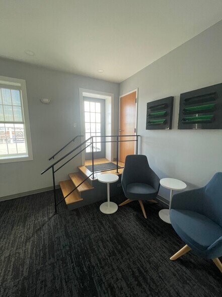 More Photos Of 42 Bank St, New London Storefront Retail Office For Lease