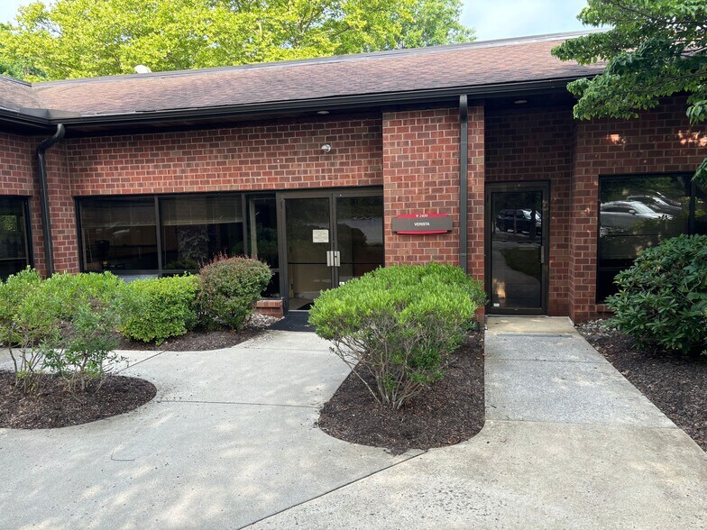 More Photos Of 950 W Valley Rd, Wayne Office For Sale