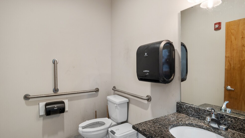 More Photos Of 235 N Mosby Ave, Littleton Restaurant For Sale