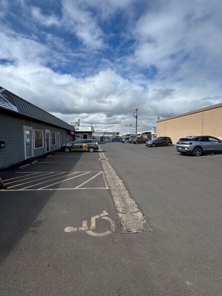 More Photos Of 2385 W 11th Ave, Eugene Storefront Retail Office For Lease