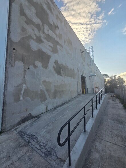 More Photos Of 3443 NW 107th St, Miami Warehouse For Lease