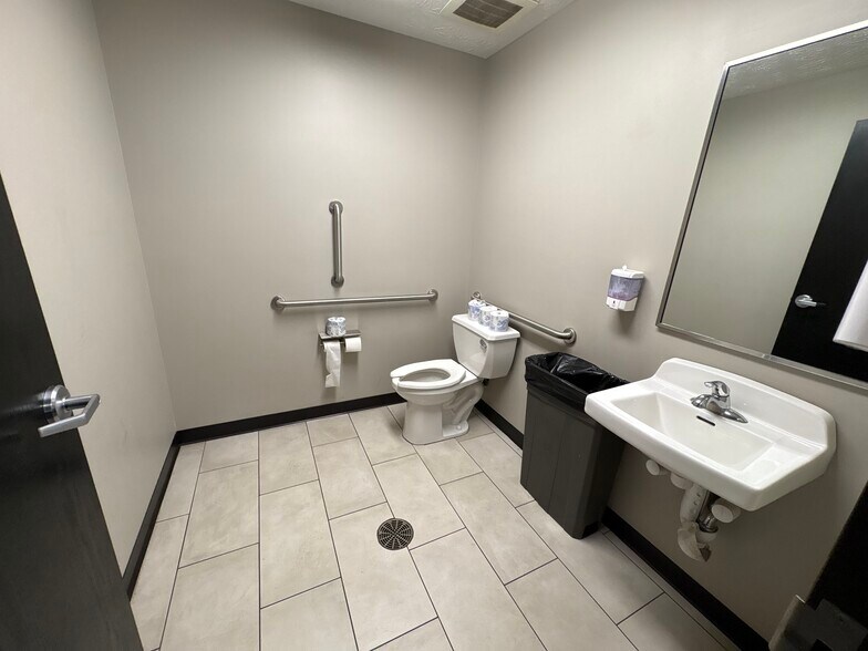 More Photos Of 2206 IFCU Way way, Lafayette Auto Repair For Sale