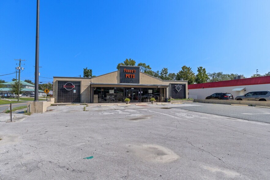 More Photos Of 669 NE Us Highway 19, Crystal River General Retail For Sale