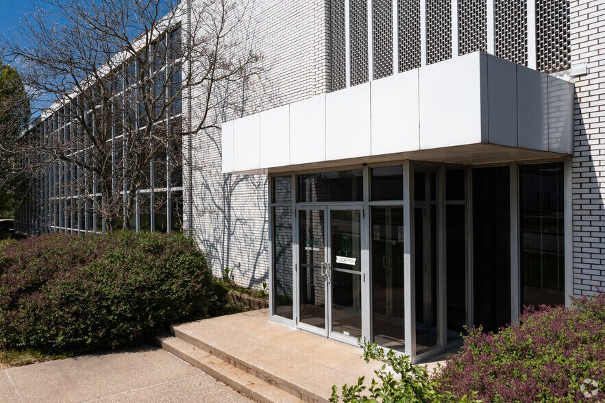 More Photos Of 7100 Industrial Rd, Florence Manufacturing For Lease