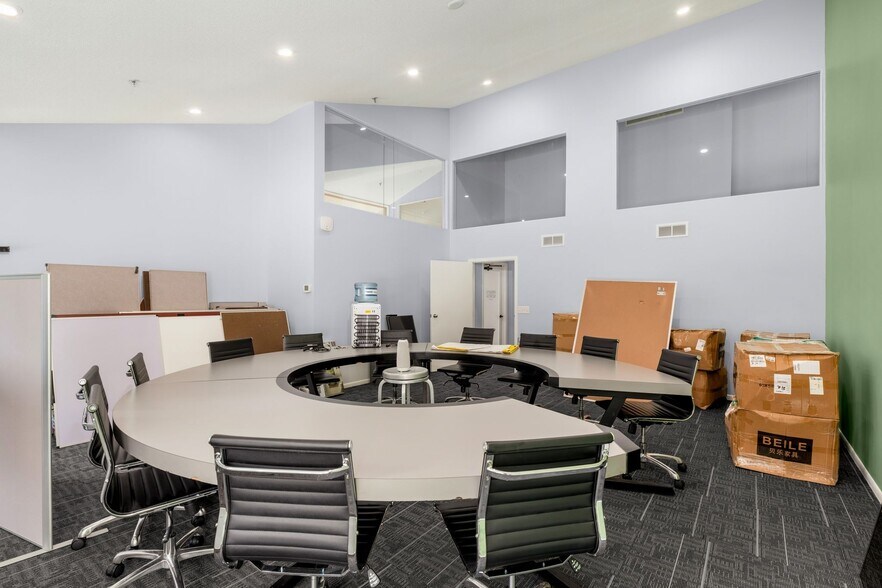 More Photos Of 7815 Telegraph Rd, Bloomington Office For Sale