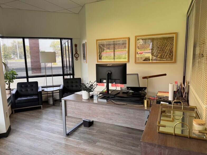 More Photos Of 2851 Charlevoix Dr SE, Grand Rapids Office For Lease