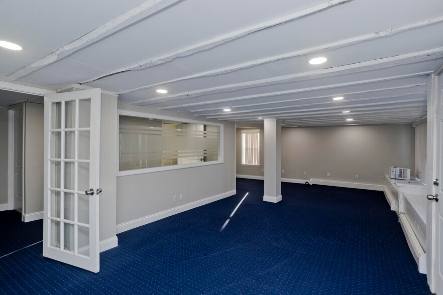 More Photos Of 16 Shaker Rd, East Longmeadow General Retail For Sale