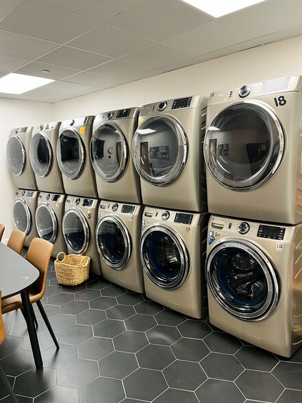 More Photos Of 5115 N Scottsdale Rd, Scottsdale Freestanding For Lease