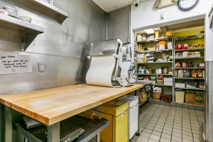 More Photos Of 534 S Myrtle Ave, Monrovia Restaurant For Lease