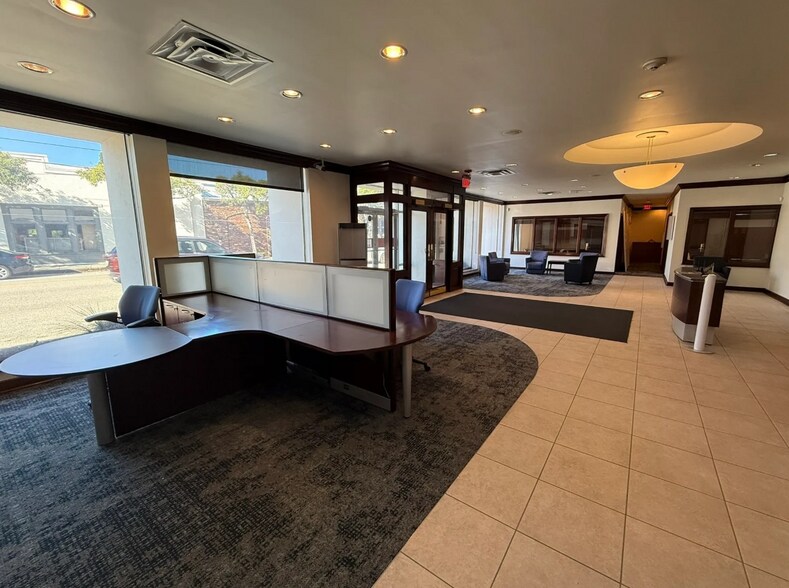 More Photos Of 276 East Bay St, Charleston Storefront Retail Office For Lease