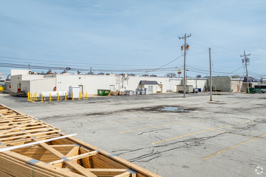 More Photos Of 1608-1634 E Perry St, Port Clinton Freestanding For Lease