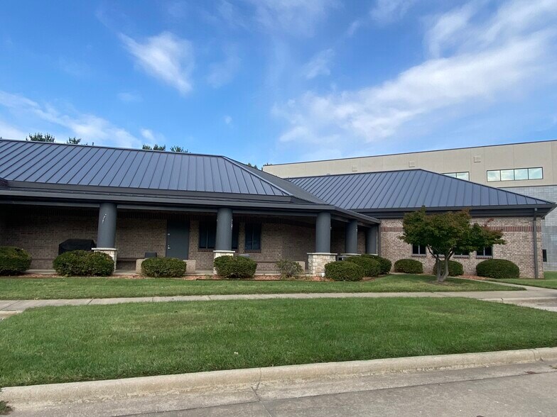 More Photos Of 1335 E Bradford Pky, Springfield Office For Lease