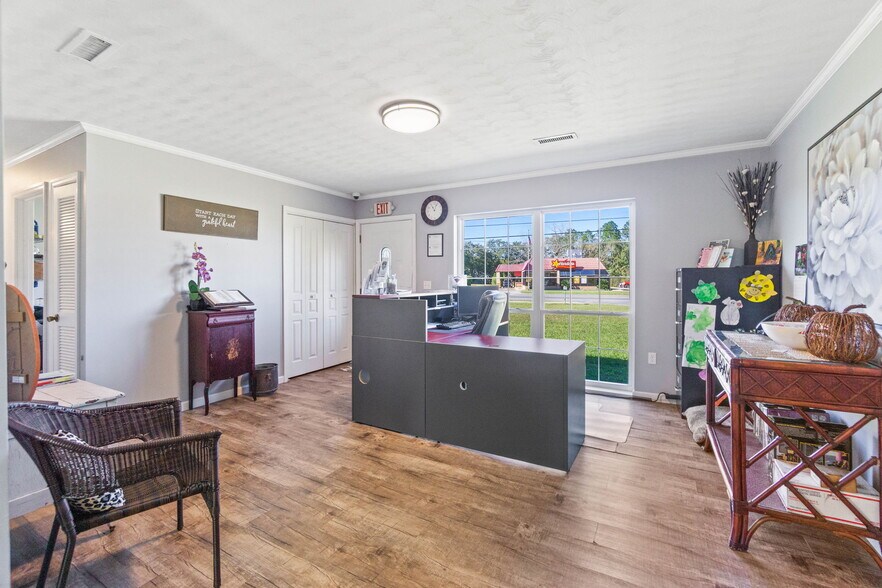 More Photos Of 1213 Main St, Chipley Office For Sale