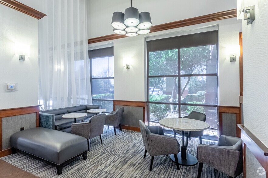 More Photos Of 4610 W Walnut St, Rogers Hotel For Sale