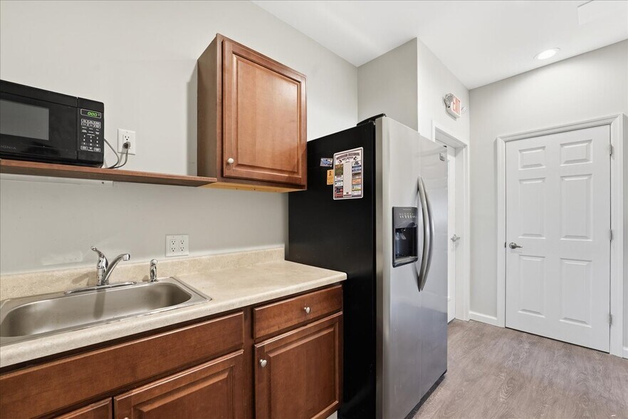 More Photos Of 96 Freneau Ave, Matawan Office For Sale