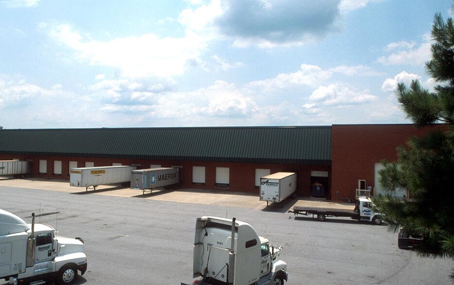 More Photos Of 5003 Terminus Dr, Fairburn Warehouse For Lease