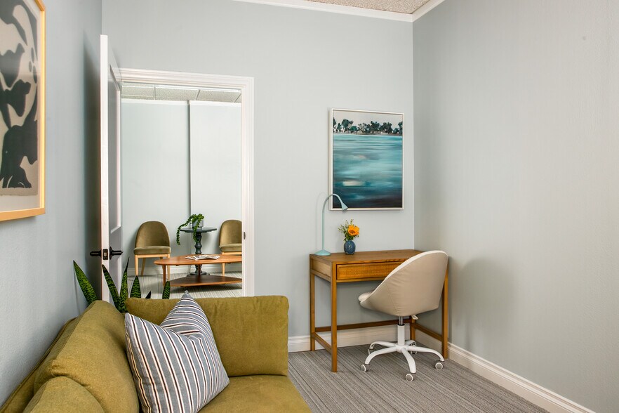 More Photos Of 7855 Ivanhoe Ave, La Jolla Office For Lease