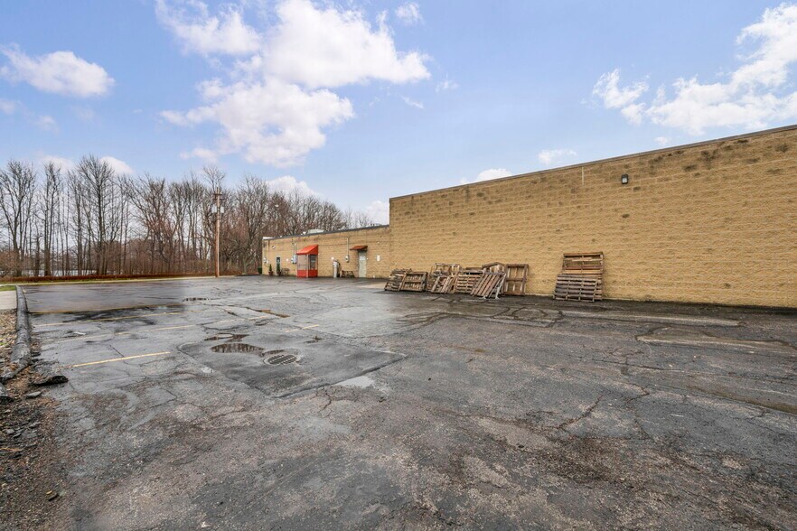 More Photos Of 9431 Mentor Ave, Mentor Freestanding For Sale