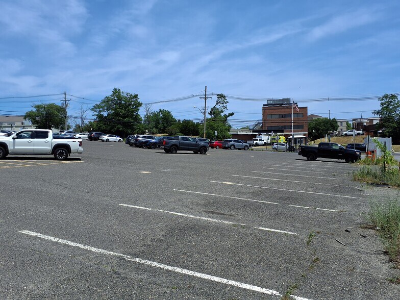 More Photos Of 40 Main St, Toms River Medical For Lease