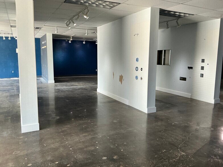 More Photos Of 3421 W Kennedy Blvd, Tampa Freestanding For Sale