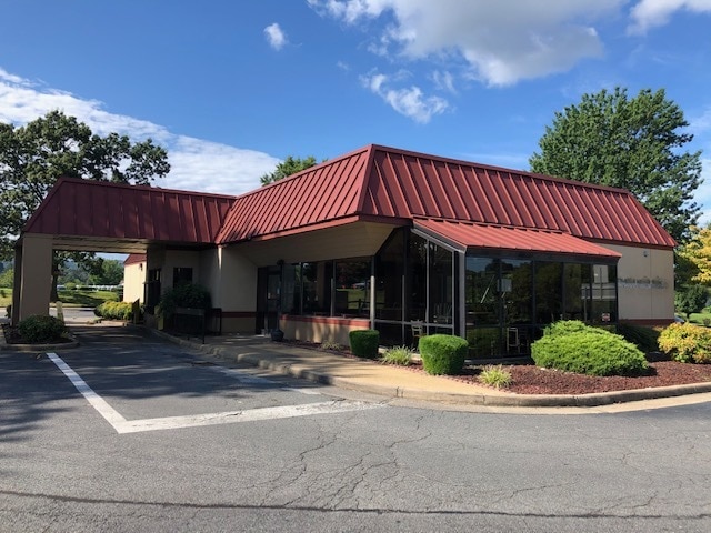 More Photos Of 105 New House Dr, Charlottesville Restaurant For Lease