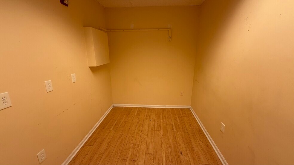 More Photos Of 135-137 Northampton St, Easton Storefront Retail Residential For Lease