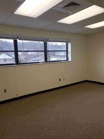 More Photos Of 4068 Mt Royal Blvd, Allison Park Medical For Lease