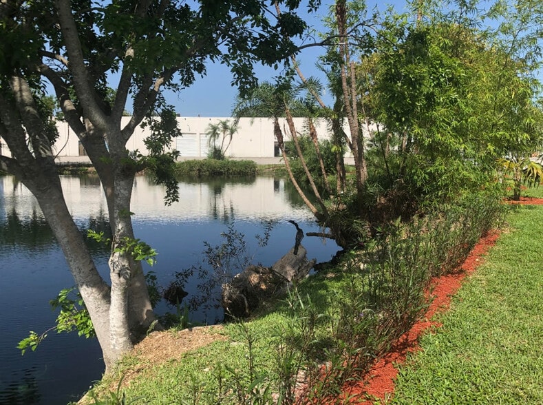 More Photos Of 2704-2870 S Park Rd, Hallandale Beach Warehouse For Lease