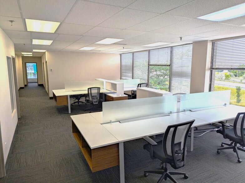 More Photos Of 7575 Rte Transcanadienne, Montréal Office For Lease