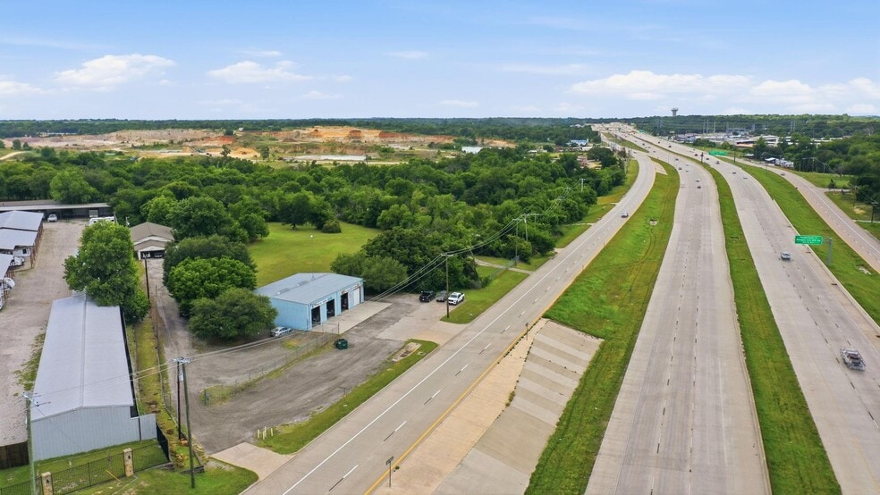 More Photos Of 10901 Jacksboro Hwy, Fort Worth Warehouse For Sale