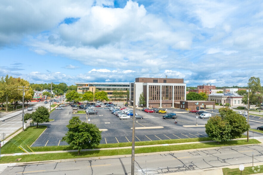 More Photos Of 301 W Michigan Ave, Ypsilanti Office For Lease