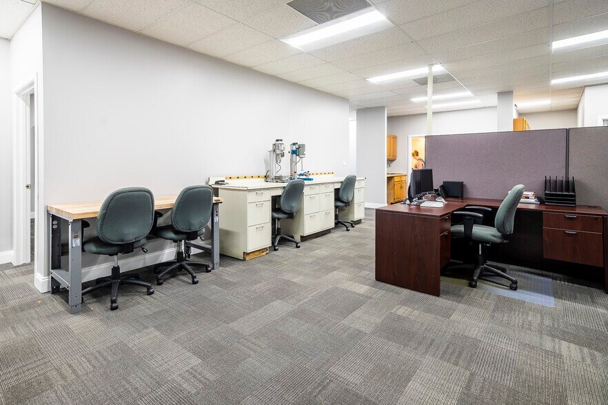 More Photos Of 951 N Plum Grove Rd, Schaumburg Office For Lease